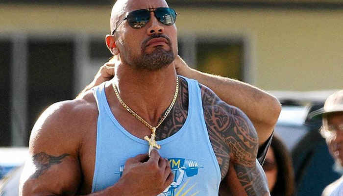 ہیوی ویٹ چیمپئن راک اب آپکو صبح جگائیں گے