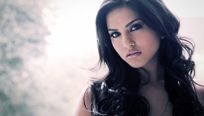 سنی لیونی کی نئی شرط سے فلمساز پریشان