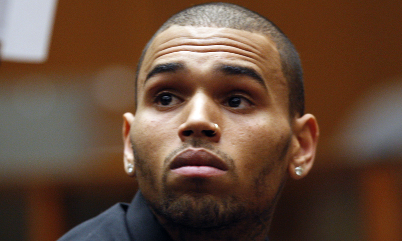 مشہور گلوکار کرس براؤن پر ٹوپی چوری کا مقدمہ