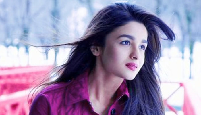 کیا آپ جانتے ہیں عالیہ کو پہلی نظر میں کس سے پیار ہوگیا؟