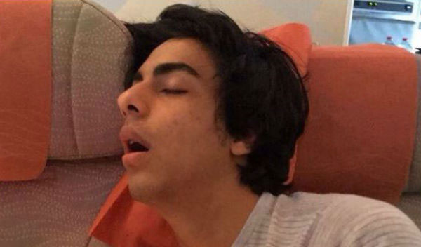 آریان کی اس تصویر کو دیکھ کر شاہ رخ شرمندہ ہو گئے