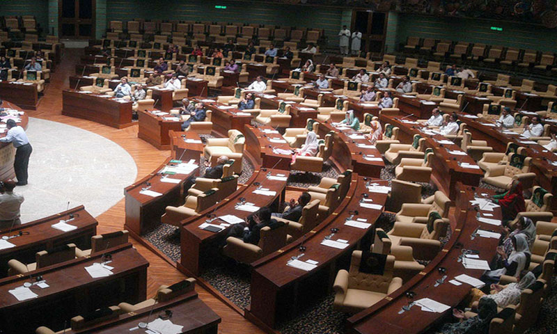 سندھ اسمبلی :پی پی کے مکیش چاولہ اور متحدہ کے عظیم فاروق میں ہاتھا پائی