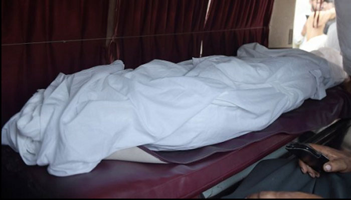 لاہور :ماں کے ہاتھوں جلائی جانے والی زینت سپردخاک
