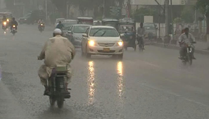 کراچی میں آج شام سے حبس ٹوٹنے اور بارش برسنے کا امکان
