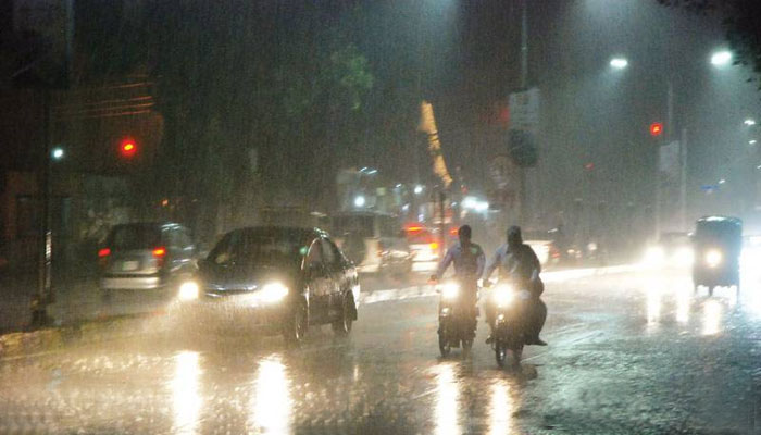 پنجاب کے مختلف علاقوں میں آندھی اور تیز بارش،100فیڈرز ٹرپ