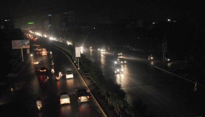 کراچی:بارش سے314فیڈرزٹرپ، نصف شہر تاریکی میں ڈوب گیا