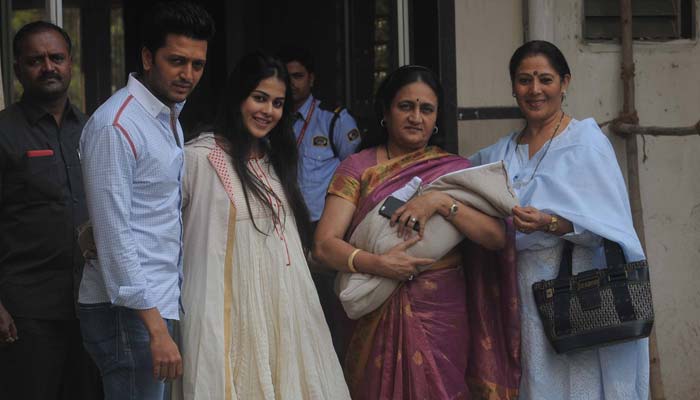 رتیش کے گھر آیا ننھا مہمان