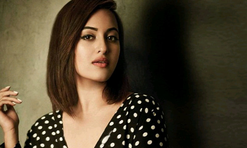 کراچی یوآر کلنگ می پر بولی وڈ میں فلم ،سوناکشی کاسٹ