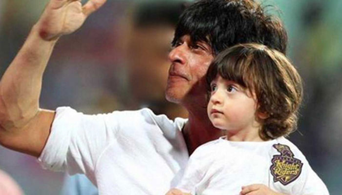 جانئے وہ کون سی فلم ہے جسے شاہ رخ نے ابراہم کے ساتھ 13 بار دیکھا ہے