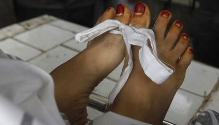 میاں چنوں:غیرت کےنام پرباپ نے بیٹی کوقتل کردیا