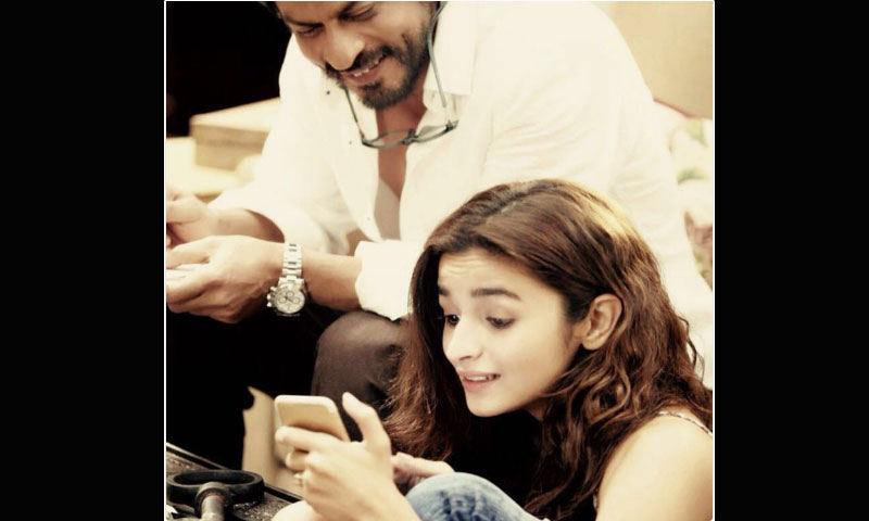 شاہ رخ خان اور عالیہ بھٹ کی فلم ڈیئر زندگی کی پہلی جھلک