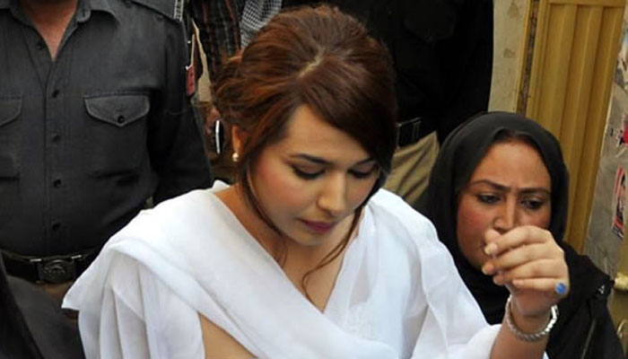 کسٹم انسپکٹر قتل کیس:ماڈل ایان علی کے وارنٹ گرفتاری جاری