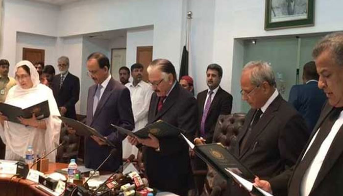 الیکشن کمیشن کے چاروں نئے ارکان نے حلف اٹھا لیا
