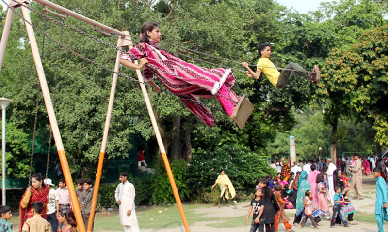 عید کے تیسرے دن لوگوں کا تفریح گاہوں کا رخ