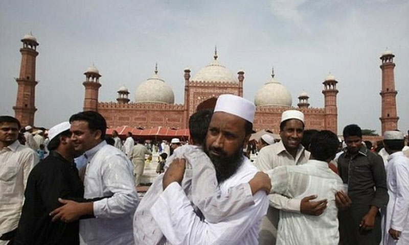 ملک بھر میں عید الفطر مذہبی جوش و خروش سے منائی جارہی ہے