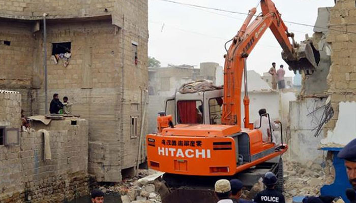 کراچی:گجرنالےپرقائم تجاوزات کے خاتمےکیلئے آپریشن جاری