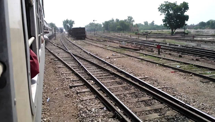 کوٹری :4بوگیاں پٹڑی سے اترنے کے بعد ریلوے ٹریک بحال
