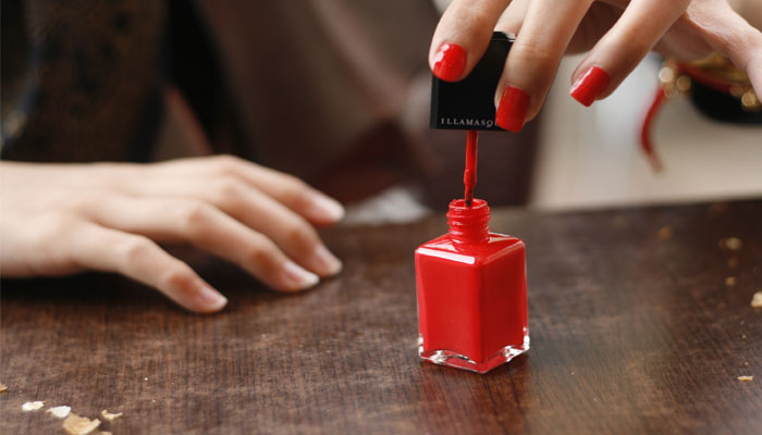 یہ پڑھنے کے بعد آپ کبھی بھی نیل پالش نہیں لگائیں گی