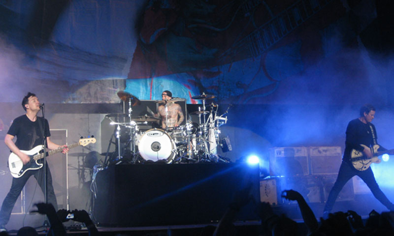 امریکی پاپ بیلنک بینڈ ون ایٹ ٹو کا البم کیلی فورنیا ریلیز