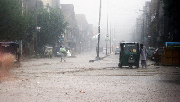 مردان:تیز بارش سے مکانات کی چھتیں گرگئی، 4افراد جاں بحق