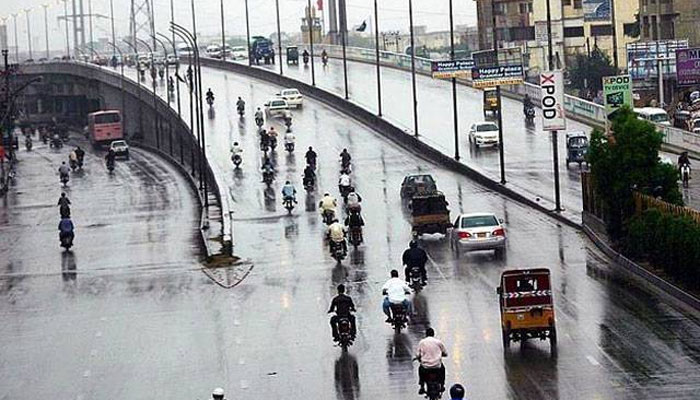 کراچی کےمختلف علاقوں میں ہلکی اورتیز بارش سےموسم خوشگوار