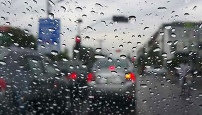 کراچی میں وقفے وقفے سے بوندا باندی کا سلسلہ جاری