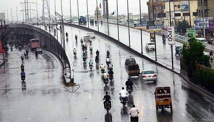 کراچی کے مختلف علاقوں میں ہلکی بارش سے موسم خوشگوار