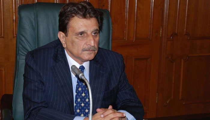 آزاد کشمیر کے نومنتخب وزیراعظم راجا فاروق حیدر نے عہدے کا حلف اٹھا لیا