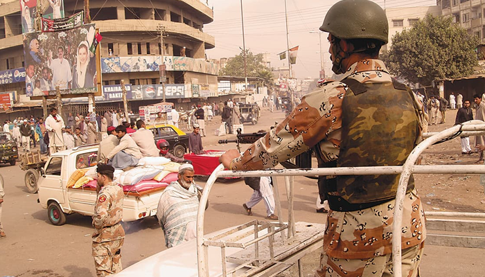 لاڑکانہ:رینجرز کی گاڑی پر حملہ،1 اہلکار شہید