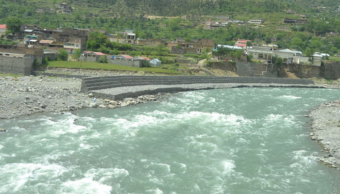 چارسدہ:تیزرفتارکارنہر میں گرنے سے 5افراد جاں بحق