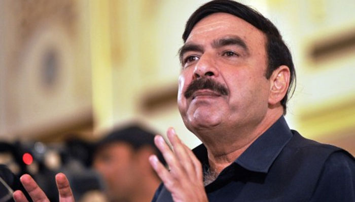 شیخ رشید نےوزیراعظم کی نااہلی کیلئے الیکشن کمیشن میں ریفرنس جمع کرادیا