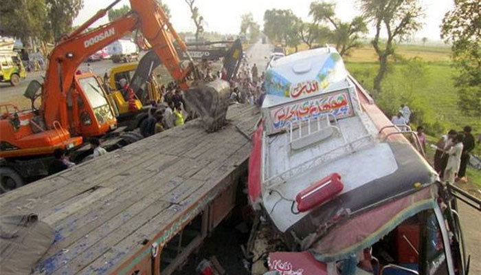 مظفرگڑھ میں مسافربس حادثےکاشکار، 3افرادجاں بحق