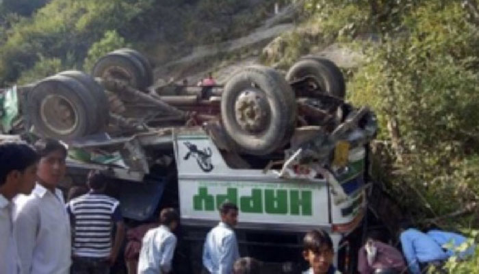 آزادکشمیرمیں باراتیوں کی بس کھائی میں جاگری، 25افراد اجاں بحق