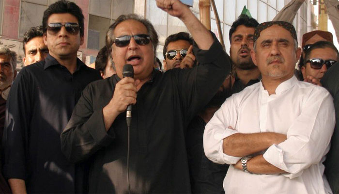 کراچی :فیصل واڈا کی گاڑی پر فائرنگ