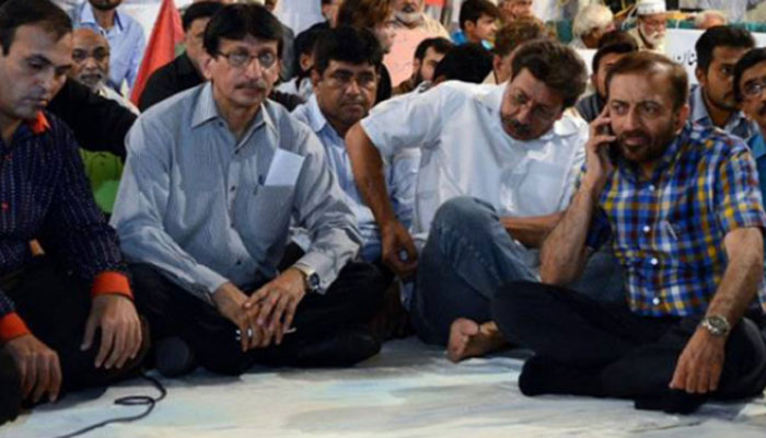 کراچی :متحدہ کے ہڑتالی کیمپ میں ن لیگ کے وفد کی آمد