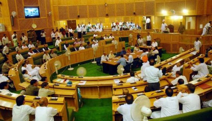 سرداریعقوب خان نے آزاد کشمیرکی9 رکنی کابینہ سے حلف لے لیا