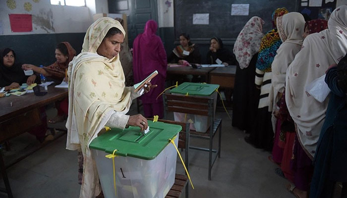ڈیرہ غازی خان میں پی پی 240پر ضمنی انتخاب کیلئے پولنگ جاری