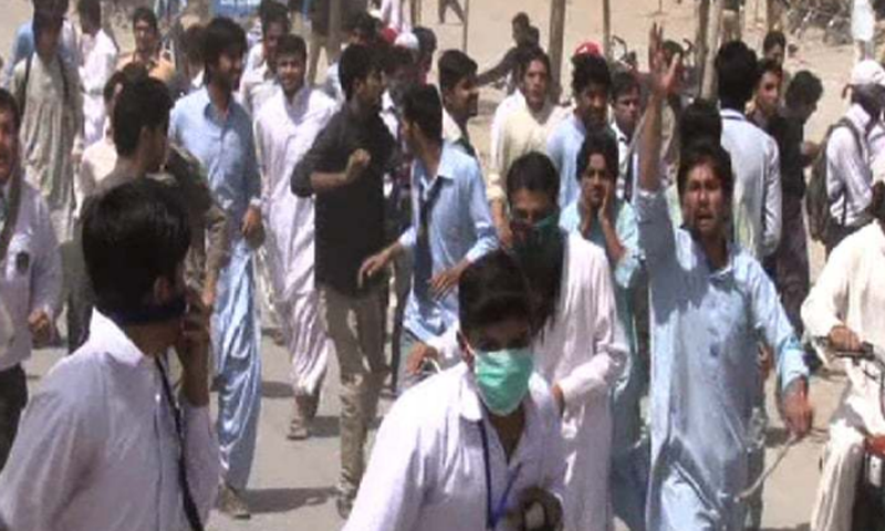 لاڑکانہ:سانحہ کوئٹہ میں صحافیوں کی شہادت پر مظاہرہ