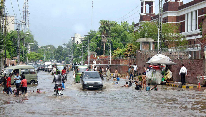 لاہور سمیت پنجاب کے بالائی علاقوں میں موسلا دھار بارش