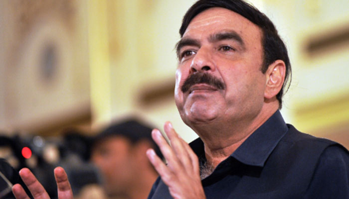 شیخ رشید بھی وزیر اعظم نواز شریف کی نااہلی کیلئے سرگرم