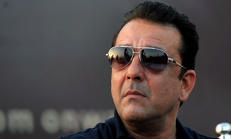 کبھی کبھار بیچ رات میں اٹھتا ہوں اور خود کو چٹکی نوچتا ہوں، سنجے دت