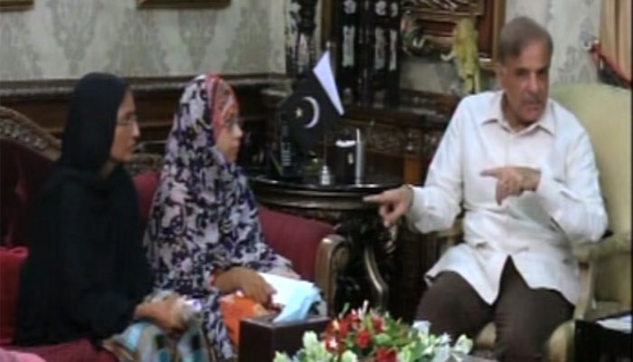 وزیراعلیٰ پنجاب کاچکوال کی ہونہار طالبہ کو گھر دینے کا اعلان