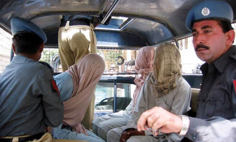 کراچی میں گاڑیاں جلانےمیں ملوث افراد سمیت 6ملزمان گرفتار