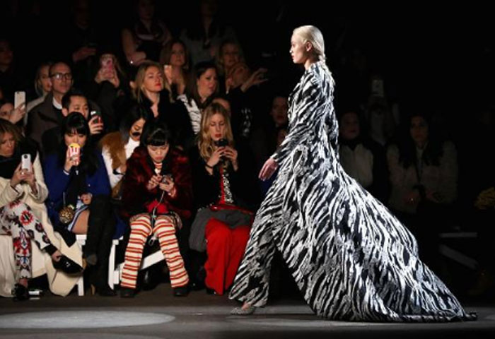 نیویارک فیشن ویک میں موسم خزاں کے ملبوسات کی نمائش