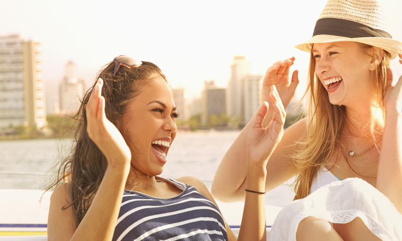 'ہر دس منٹ کی گفتگو میں لوگ سات بار ہنستے ہیں'