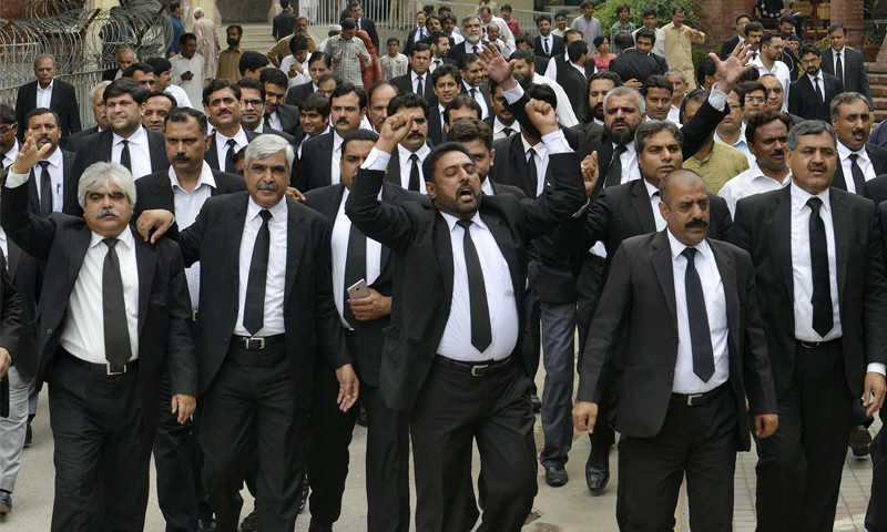 سانحہ مردان: وکلاء کی جانب سے عدالتی کارروائی کا بائیکاٹ