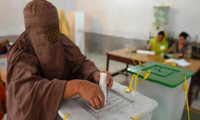 ساہیوال کے حلقہ این اے 162 میں ضمنی انتخاب کیلئے پولنگ جاری