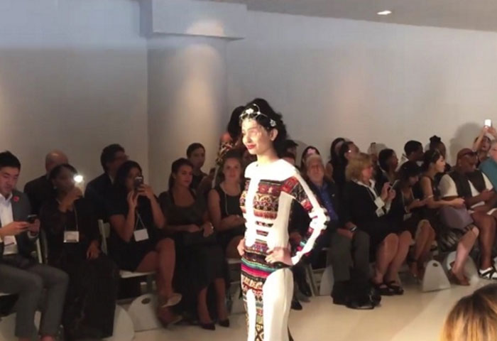 بھارت میں تیزاب گردی کا شکار ریشما قریشی کی ریمپ پر واک