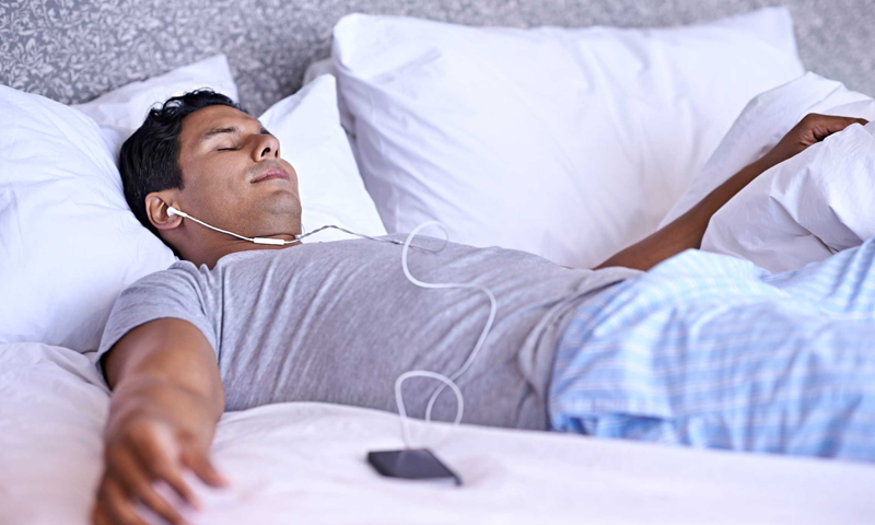 رات سونے سے قبل ان عادات کو فوری ترک کردیں