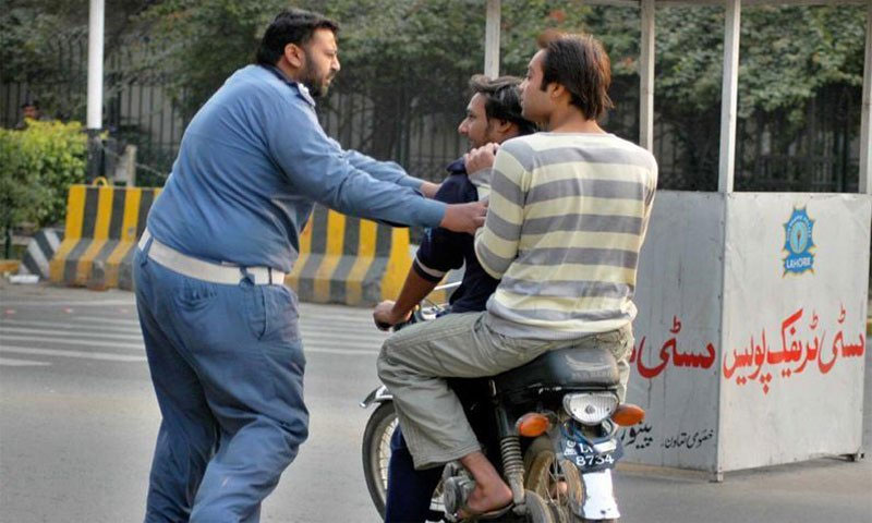 لاہور:آج اور10محرم کوموٹرسائیکل کی ڈبل سواری پر پابندی عائد